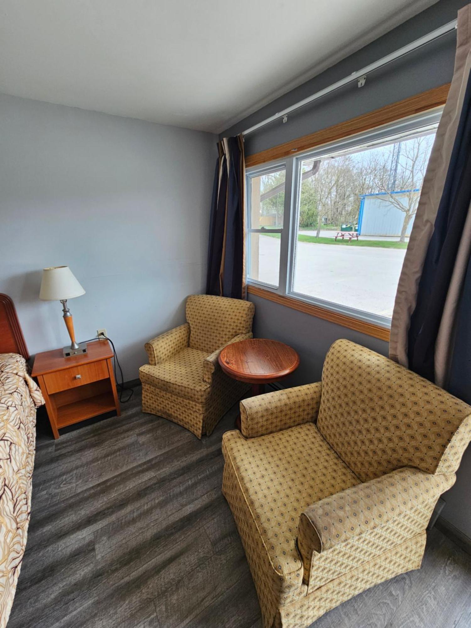 Forest Plaza Motel Mount Forest Exterior foto