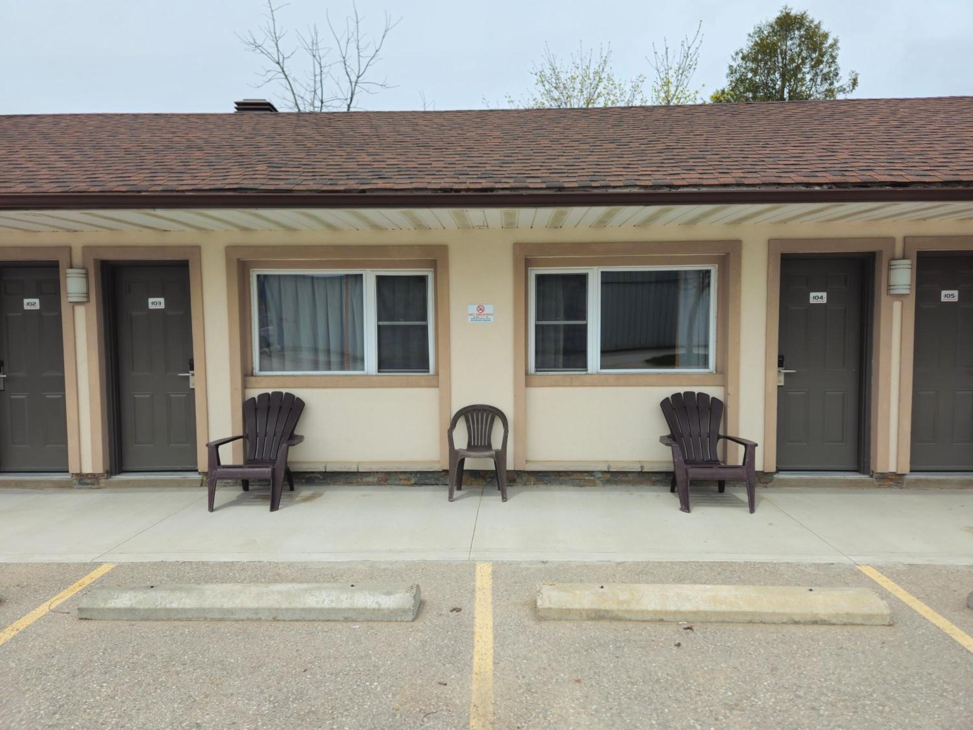 Forest Plaza Motel Mount Forest Exterior foto