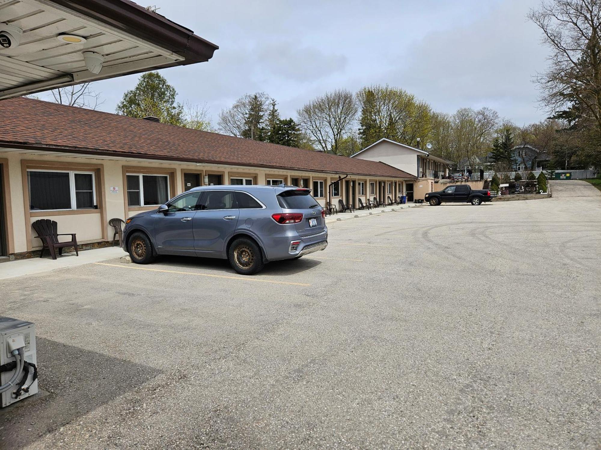 Forest Plaza Motel Mount Forest Exterior foto