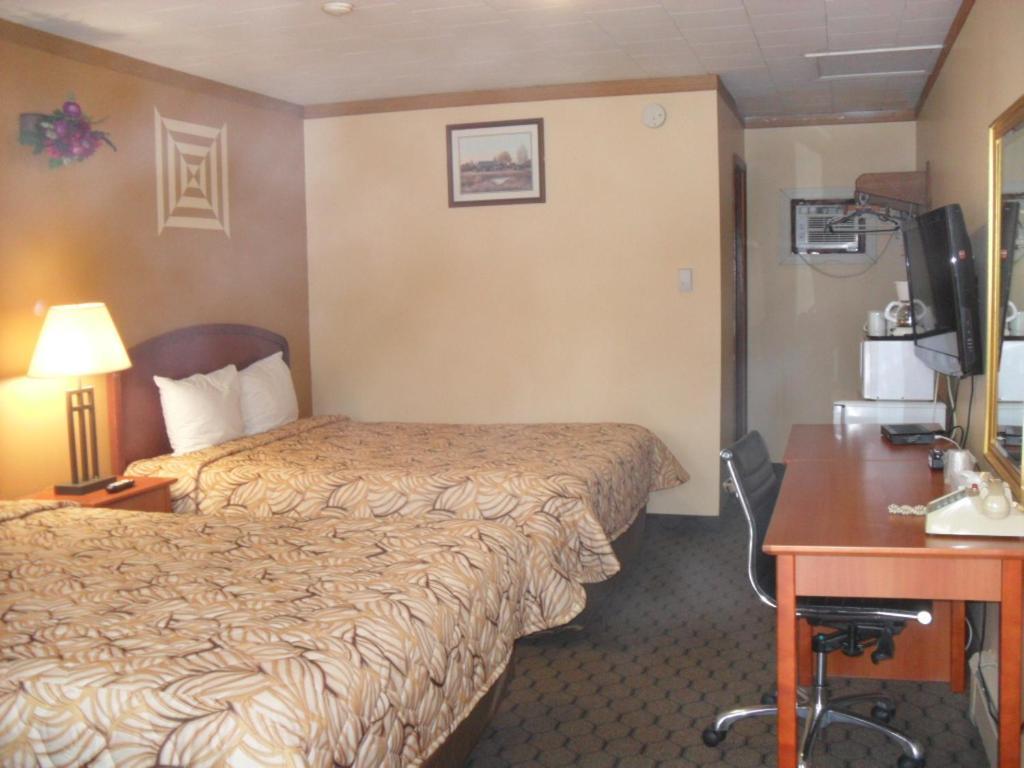 Forest Plaza Motel Mount Forest Exterior foto