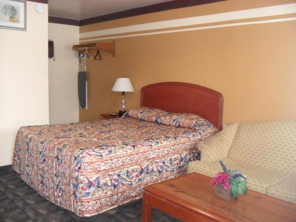 Forest Plaza Motel Mount Forest Exterior foto