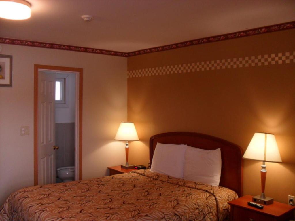 Forest Plaza Motel Mount Forest Exterior foto
